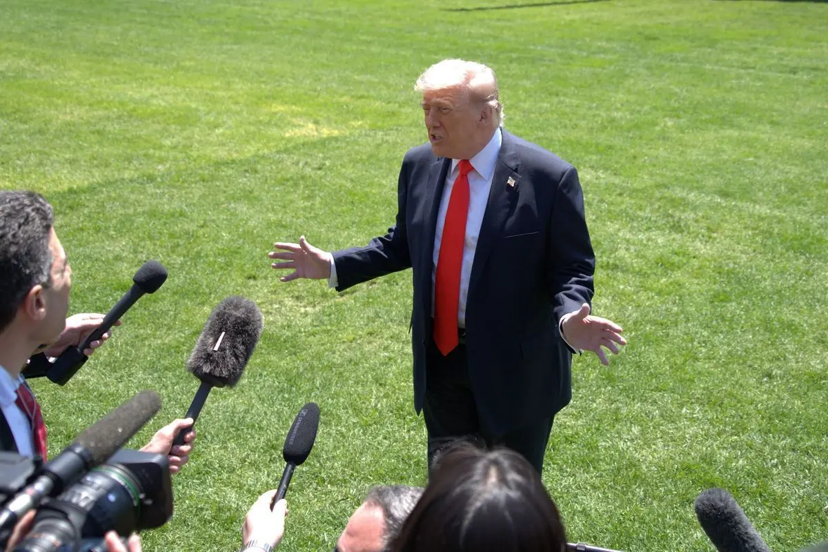 Donald Trump Longgarkan Standar Efisiensi Bahan Bakar Otomotif AS Donald Trump Longgarkan Standar Efisiensi Bahan Bakar Otomotif AS