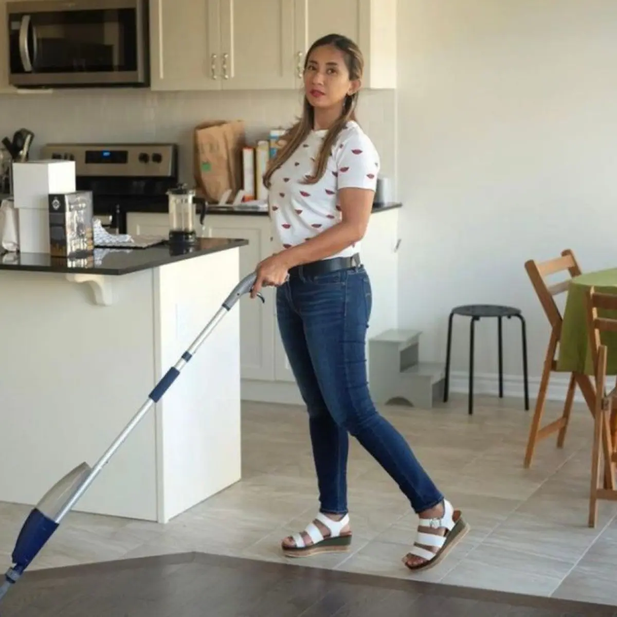 Photo: Demokratis.co.id Cut Memey Lives Quiet Life in Canada After Leaving Entertainment